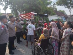 Polsek Cerme Sosialisasi Rekrutmen Polri dan Berbagi di Desa Dampaan Cerme