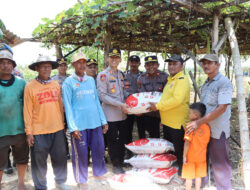 Dukung Asta Cita Polres Tuban Beri Bantuan Pupuk untuk Petani Jagung di Tambakboyo