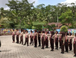 Tumbuhkan Kedisiplinan Generasi Penerus Bangsa, Babinsa Koramil 0801/08 Tulakan Bekali SWK