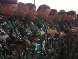 Komandan Kodiklatal Letjen TNI Mar Nur Alamsyah Sholat Jumat Bersama Siswa Dikmaba TNI AL