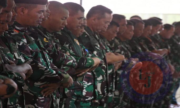 Komandan Kodiklatal Letjen TNI Mar Nur Alamsyah Sholat Jumat Bersama Siswa Dikmaba TNI AL