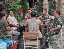 Jaga Kondusifitas Wilayah Jelang Pilkada, Babinsa Kelurahan Manahan Intensifkan Komsos dan Patroli Keamanan