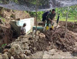 Wujud Kepedulian, Babinsa Koramil 0801/09 Sudimoro Bantu Penaggulangan dan Perbaikan Saluran Irigasi