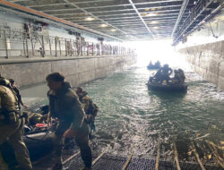 Di Pulau Bathrust, Australia, Prajurit Marinir TNI AL Laksanakan Latihan Pendaratan Amfibi