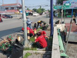 Ciptakan Lingkungan Sehat, Danramil Sambi Pimpin Pembersihan Pasar