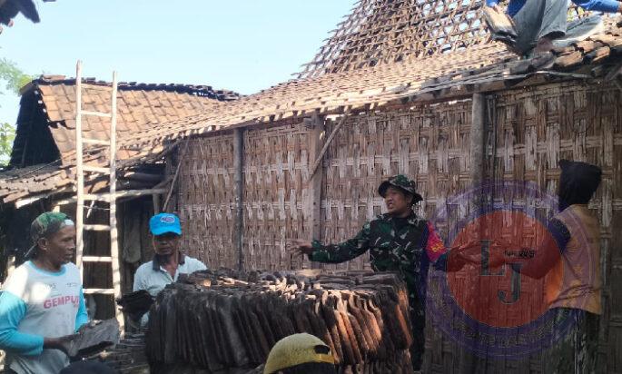 Ciptakan Budaya Gotong Royong Babinsa Widodaren, Ajak Warganya peduli Lingkungan Sekitar