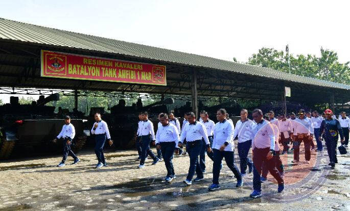 Pejabat Kodiklatal Hadiri Olahraga Bersama Kasal Sambut HUT Korps Marinir ke-79