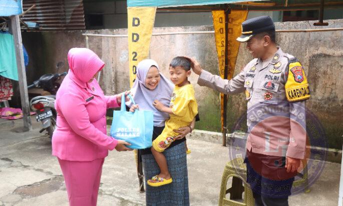 Polisi Peduli, Polres Malang Distribusikan Ratusan Paket Sembako untuk Warga Kurang Mampu