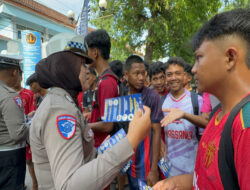 Polres Kediri Sosialisasi Keselamatan Berlalu Lintas Berbagi Helm Gratis di Area CFD