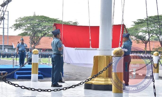 Upacara Penaikan Bendera 17-an di Kodiklatal, Kasal Ingatkan Tantangan Global