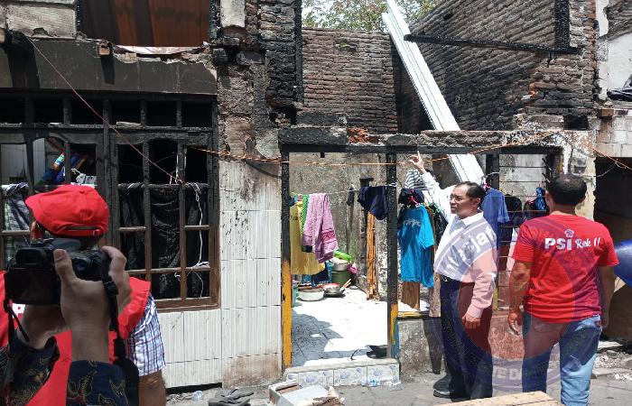 Dokter Rakyat Berkunjung Kewarga Korban 7 Rumah Musibah Kebakaran di Kecamatan Krembangan Surabaya