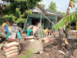 Danramil dan Anggota Bangun Jembatan Penghubung Antar Desa, Membuka Akses dan Mempererat Silaturahmi