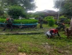 Guyub Rukun, Anggota Koramil 04/Jebres Bersama Masyarakat Laksanakan Kerja Bakti Bersihkan Lingkungan