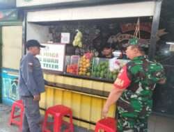 Babinsa Jayengan  Sambang dan  Berikan Motivasi Kepada Pelaku UMKM