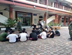 Bentuk Generasi Hebat Dan Tangguh, Danramil 01/Laweyan Berikan Pembekalan Wasbang Siswa SMKN 5 Surakarta