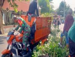 Babinsa Purwodiningratan Turun Tangan, Kerja Bakti Pemangkasan Pohon Wujudkan Lingkungan Bersih dan Nyaman