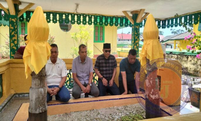 Nizar-Novrizal Lakukan Ziarah ke Makam Leluhur Jelang Pilkada Lingga 2024