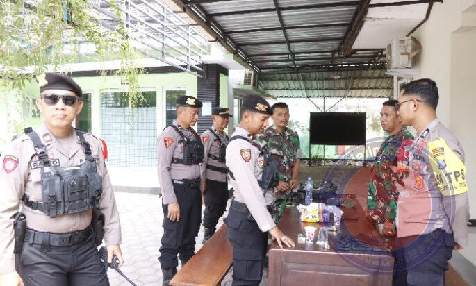 Polres Situbondo Bersama TNI, Sinergi Gelar Patroli Pastikan Masa Tenang Jelang Coblosan Pilkada Aman