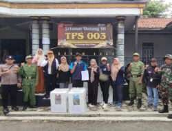 Kawal Pendistribusian Logistik, Ini Pesan Babinsa Koramil 0801/02 Kebonagung