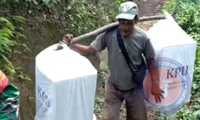 Kapolres Bondowoso Bersama Forkopimda Menembus Jalan Terjal, Pastikan Distribusi Logistik Pilkada di Lokasi Terpencil Aman