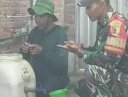 Babinsa Bringin Dukung Usaha Penyulingan Minyak Kayu Putih di Desa Sumberbening