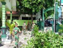 Cegah Terjadinya Pohon Tumbang, Koramil 02/Banjarsari Laksankan Kerja Bakti Perempelan dan Pemotongan Ranting Pohon