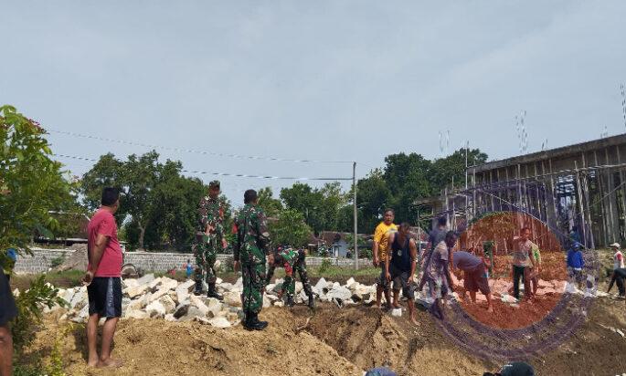 Babinsa dan Warga Gotong Royong Bangun Talud, Antisipasi Cuaca Ekstrim