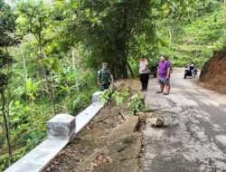 Wujudkan Rasa Aman, Babinsa Koramil 0801/03 Arjosari Monitoring Lokasi Longsor