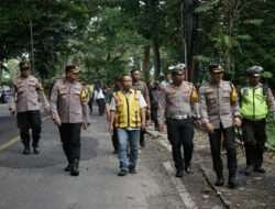 Mitigasi Jalur Rawan Jelang Nataru, Polres Jember Sisir Jalan di Gunung Gumitir