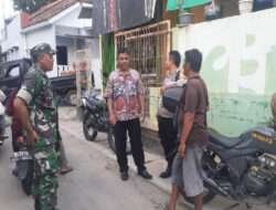 Bersama Lurah dan Bhabinkamtibmas, Babinsa Gandekan Laksanakan Patroli Sambangi Warga