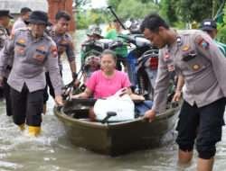 Aksi Heroik Polres Mojokerto Demi Keselamatan Masyarakat, Terjang Banjir Salurkan Bantuan dan Evakuasi Warga