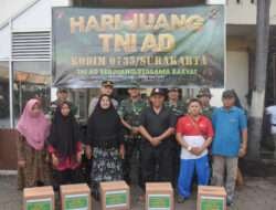 Peringati Hari Juang TNI AD Ke-79, Kodim 0735/Surakarta Gelar Karya Bakti Pembersihan Pasar dan Bantuan Paket Sembako