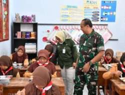 Uji Coba Makan Bergizi Gratis Kodim Ponorogo. Siswa : Enak, Lezat dan Cocok Buat Anak Anak Jaman Kini