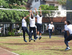 Serunya Babak Final Pertandingan Bola Voli HUT Lantamal V Ke-75