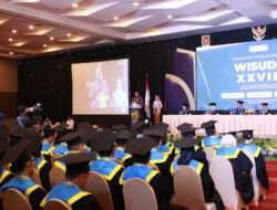 Suasana Haru dan Orasi Ilmiah tentang AI yang Sangat Menarik di Acara Wisuda XVIII Stikosa AWS