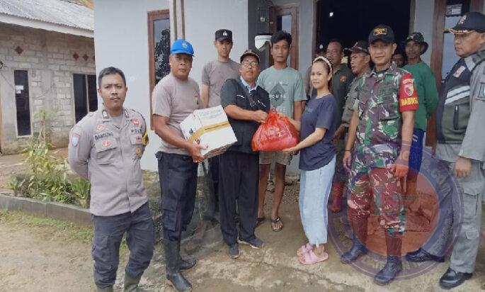 Babinsa Koramil 0801/03 Arjosari Bantu Pembersihan Pasca Longsor, Ini Harapan Dandim 0801/Pacitan