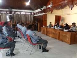 Guna Hadapi Nataru, Babinsa Kepatihan Wetan Beri Arahan Linmas Tingkatkan Kinerja dan Sinergitas