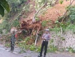 Koramil 0801/04 Tegalombo Bantu Pasca Longsor, Ini Pesan Dandim 0801/Pacitan