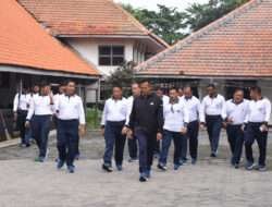 Tinjau Infrastruktur Kesatrian, Komandan Kodiklatal Pimpin Olahraga Pagi dan Tour Fasilitas