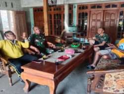 Babinsa Laksanakan Komsos Dengan Masyarakat di Desa Binaannya