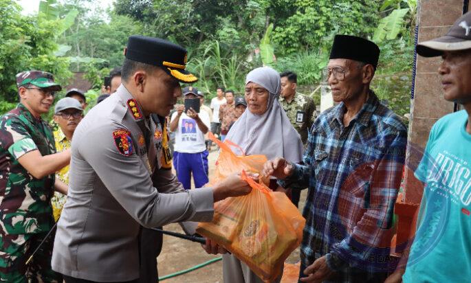 Kolaborasi Polresta Banyuwangi dan Forkopimda Salurkan Bantuan untuk Warga Terdampak Banjir