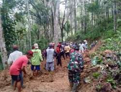 Bersama TNI, Warga Desa Depok Bangkit dari Longsor