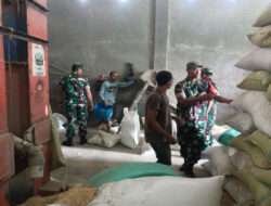 Babinsa Tinjau Ketersediaan Stok Beras di Gudang Milik Suparmi