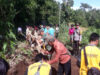 Gercep Polisi bersama TNI dan BPBD Tangani Dampak Banjir dan Tanah longsor di Bondowoso