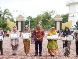 Peringati Hari Ibu 2024, PD Aisyiyah Mendapat Penghargaan Bupati Lamongan