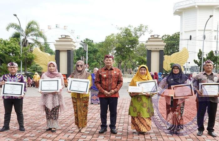 Peringati Hari Ibu 2024, PD Aisyiyah Mendapat Penghargaan Bupati Lamongan