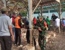 Atasi Kesulitan Masyarakat, Sertu Budi Bantu Warganya Bangun Rumah