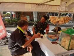 Ngopi Santai, Cara Babinsa Jebres Berinteraksi dengan Warga dan Pemantauan Wilayah