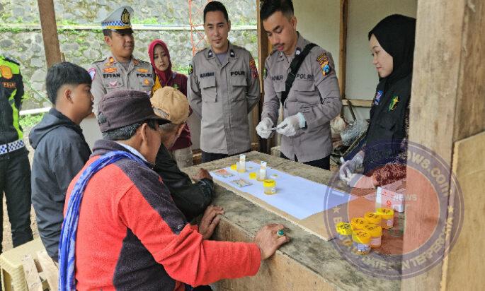 Polres Probolinggo Tes Urine Sopir Jeep dan Bus Wisata Untuk Keamanan Wisatawan Bromo