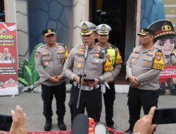 Polda Jatim Siagakan 100 Personel Gabungan di Bundaran Waru, Malam Pergantian Tahun Berjalan Lancar